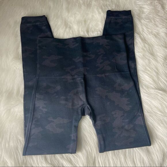 SPANX Look at Me Now Seamless Cropped Leggings Black/ Gray Medium - Picture 5 of 12